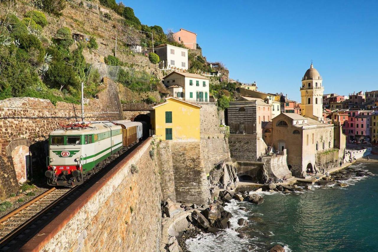 Joivy Light Flat With Great View, Cinque Terre Appartement Vernazza Buitenkant foto
